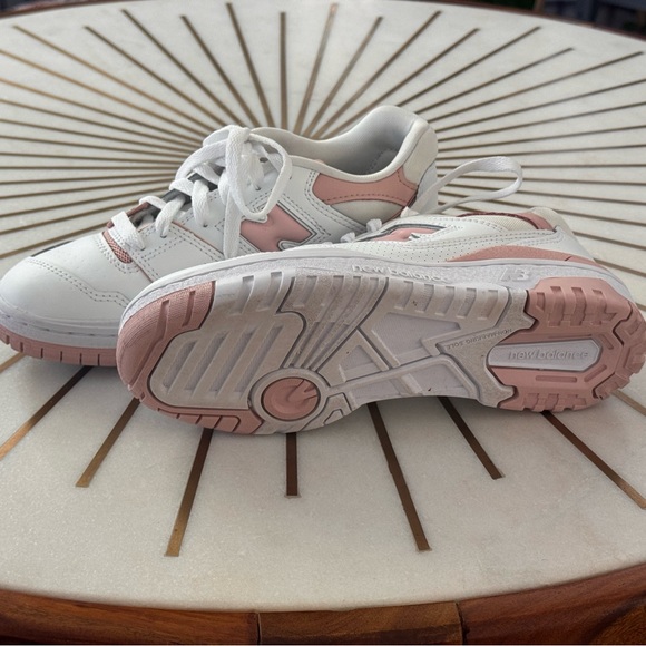🆕 New Balance 550 Women's White and Light Pink Sneakers, US 7 / EU 37.5 - Picture 6 of 16